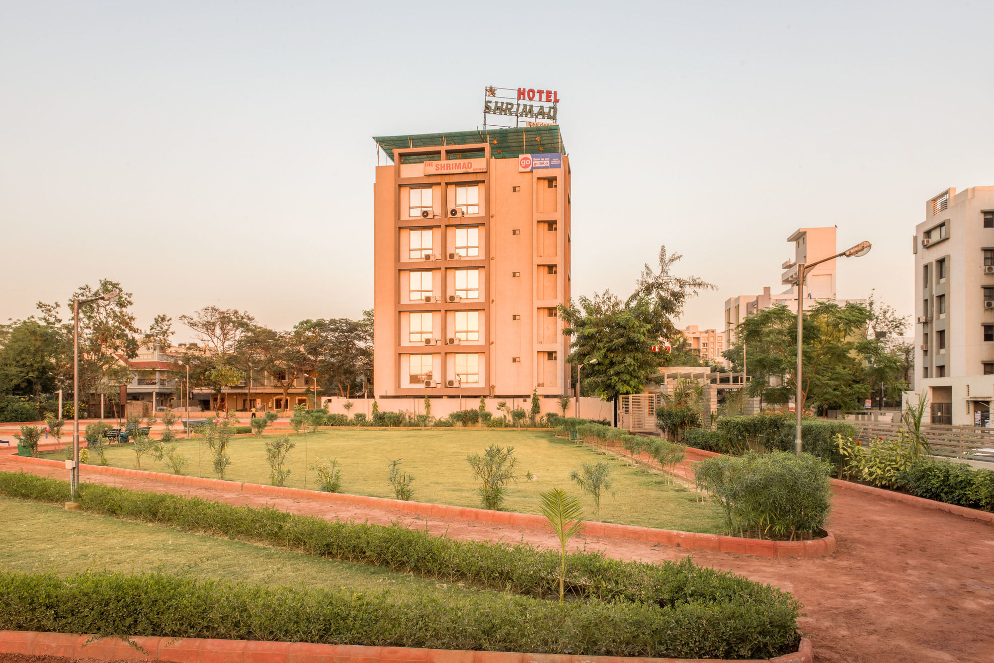 Hotel Treebo Trend Shrimad Residency Ahmedabad Exterior foto